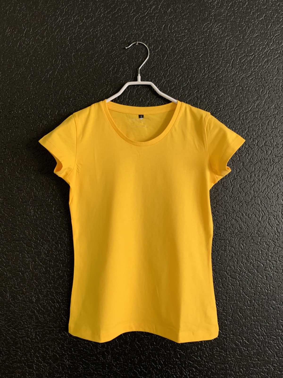 Купить футболку женскую желтую с вашим логотипом на заказ в Москве